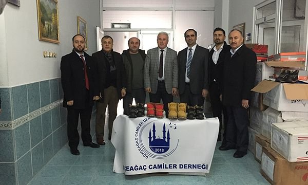 GÖKCAMDER Bafra Müftülüğü aracılığı ile kuran kursu öğrencilerine ayakkabı yardımı
